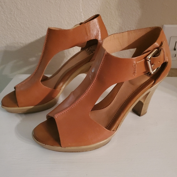 Sofft Shoes - Sofft Dabney Leather Open Toed Heels